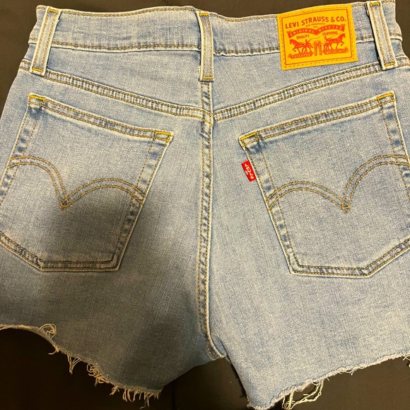 Levi’s high-rise denim shorts - Picture 2 of 2